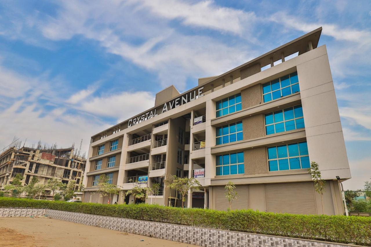 Oyo 25009 Hotel Crystal 아흐메다바드 외부 사진