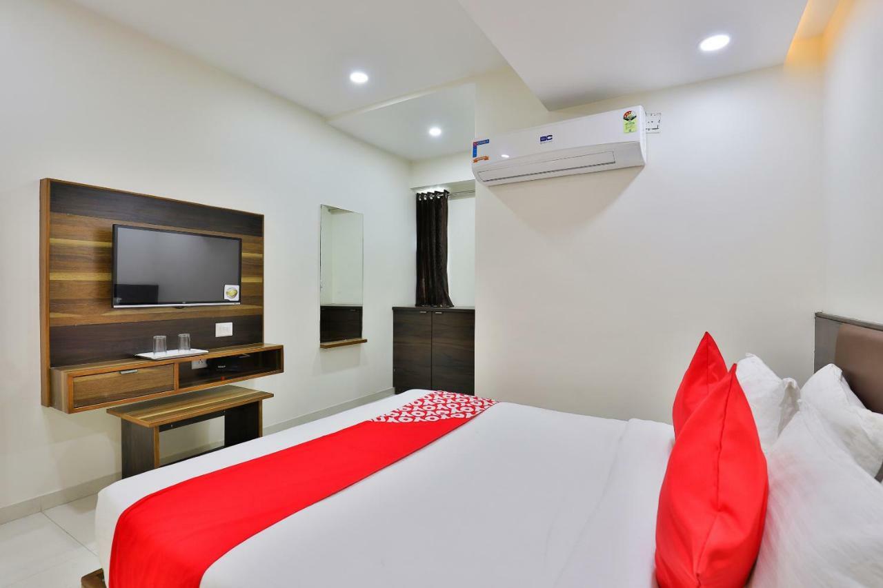 Oyo 25009 Hotel Crystal 아흐메다바드 외부 사진